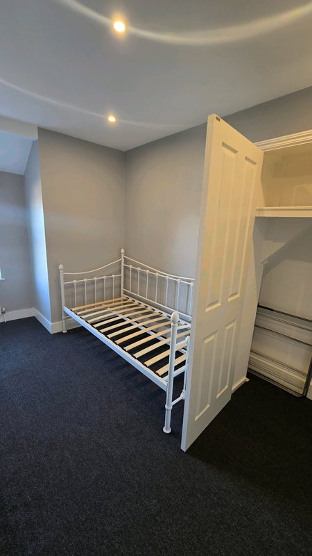 Room Carlton Park Avenue in Greater London