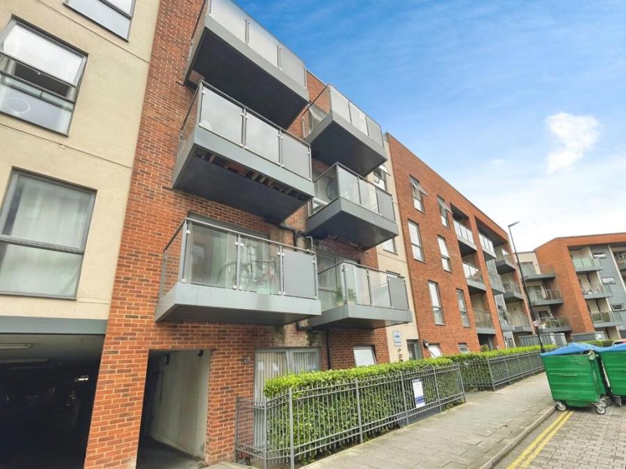 Flat John Thorneycroft Road in Southampton