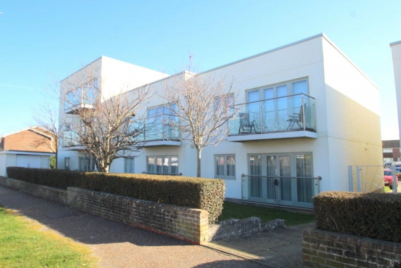 Flat Broadmark Lane in Arun