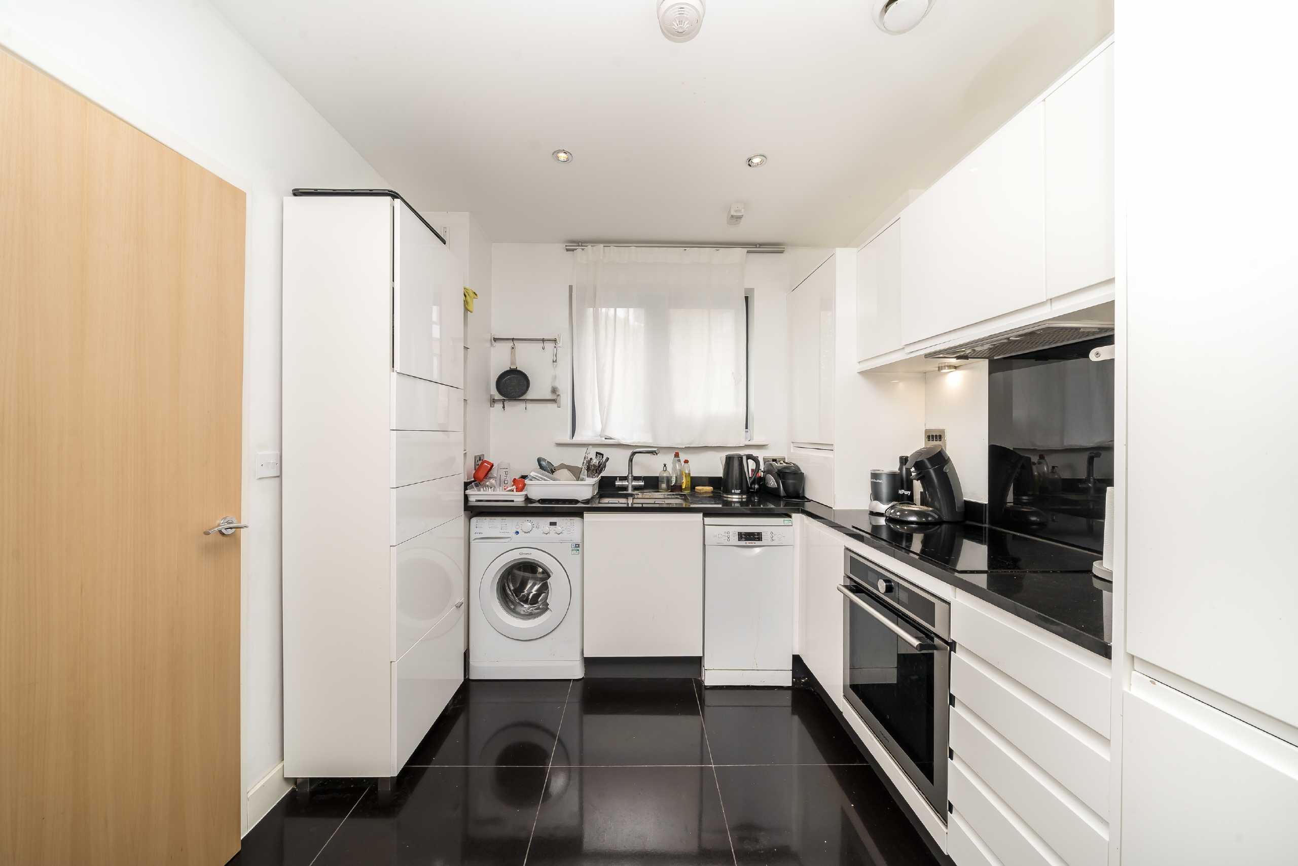 Flat Fisher Close in Greater London