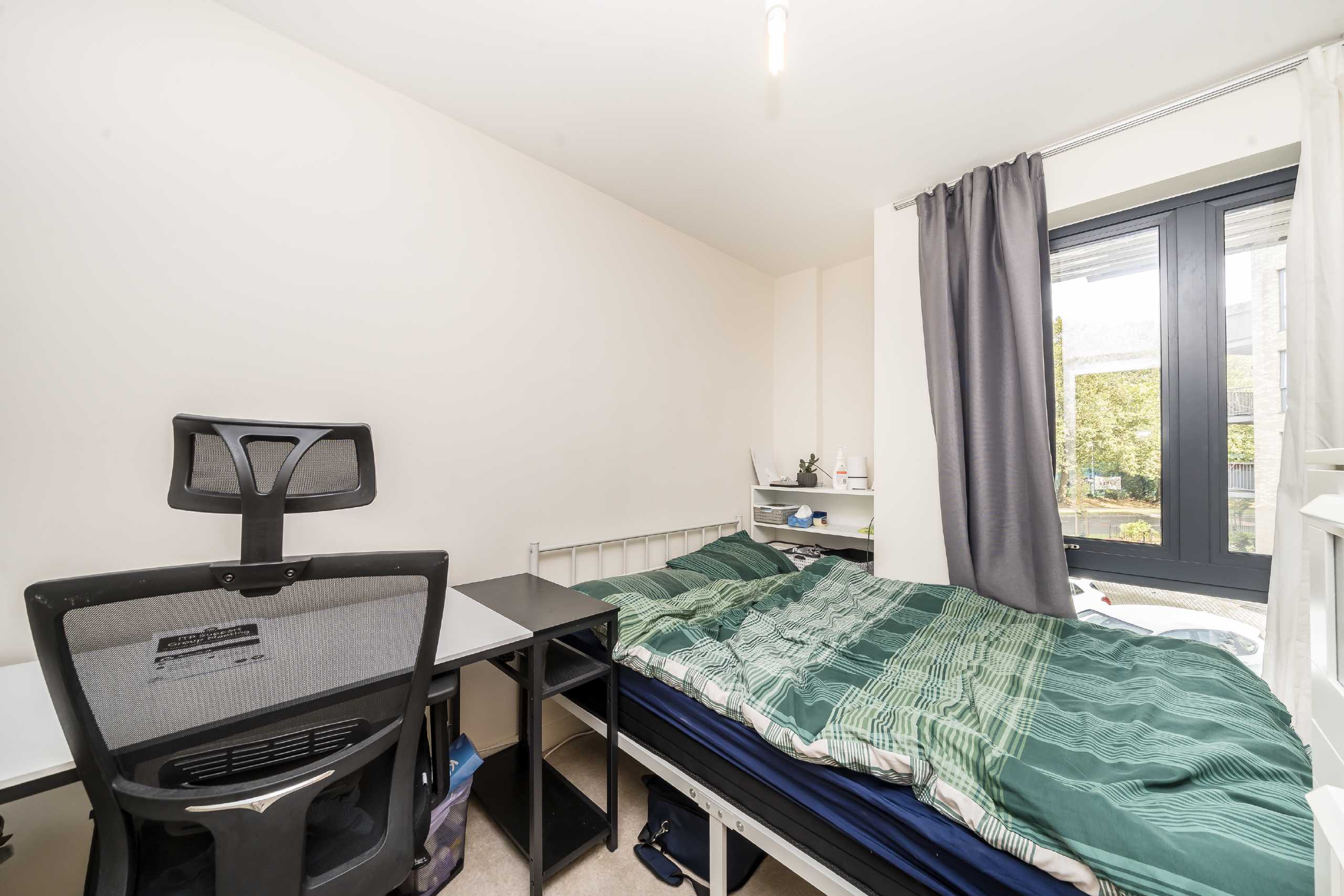 Flat Fisher Close in Greater London