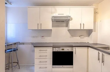 Flat Kingsmead Road in Flackwell Heath