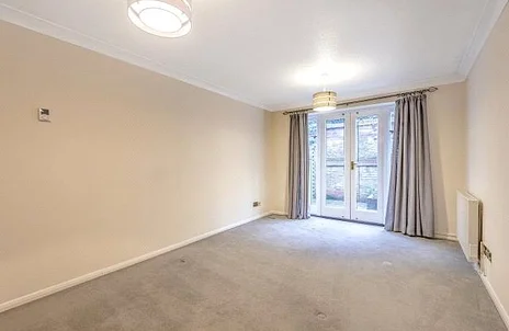 Flat Kingsmead Road in Flackwell Heath