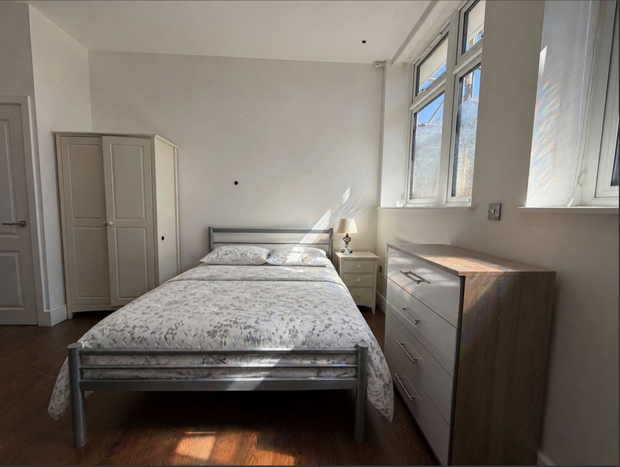 Flat Westbourne Court in Greater London