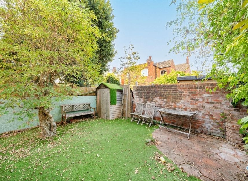 Flat Odessa Road in Greater London