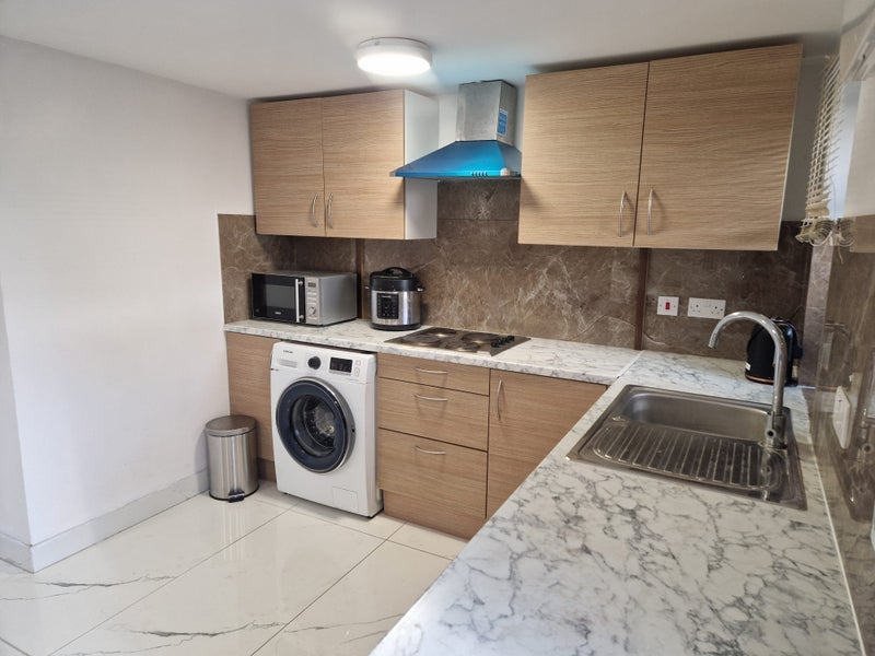 Room Stoke Poges Lane in Slough