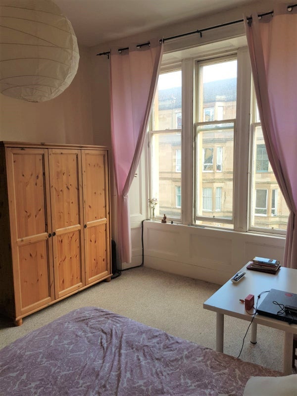 Room Albert Avenue in Glasgow