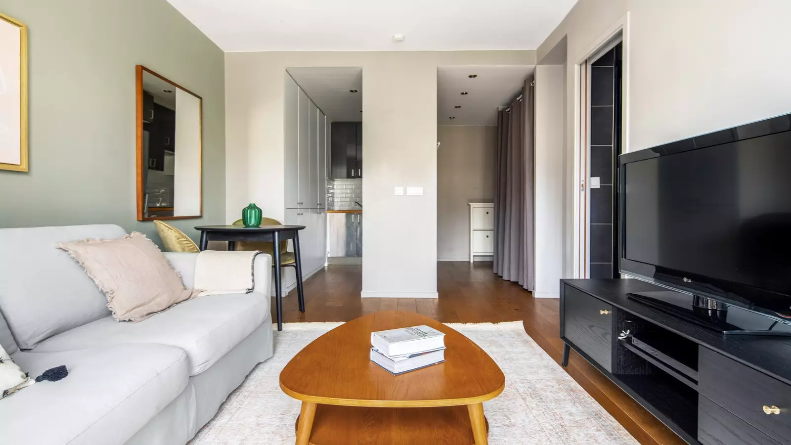 Flat Rue Berlioz in Paris