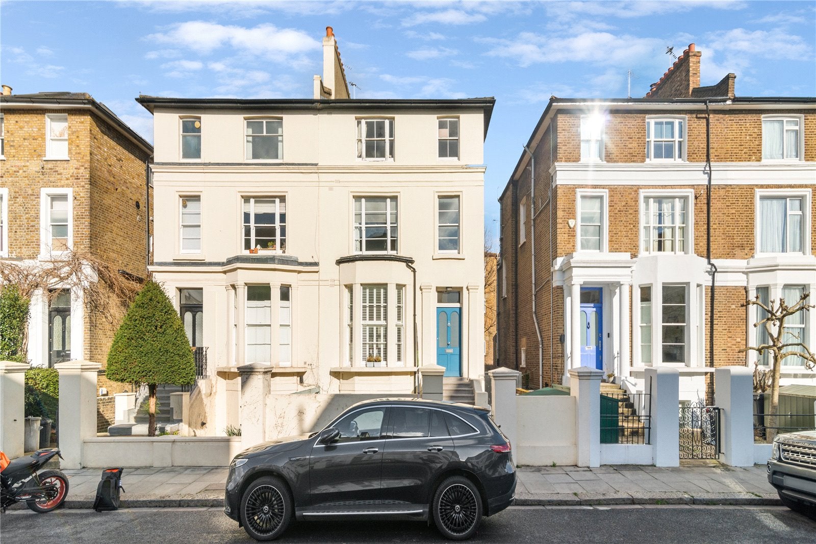 Flat Stowe Road in Greater London