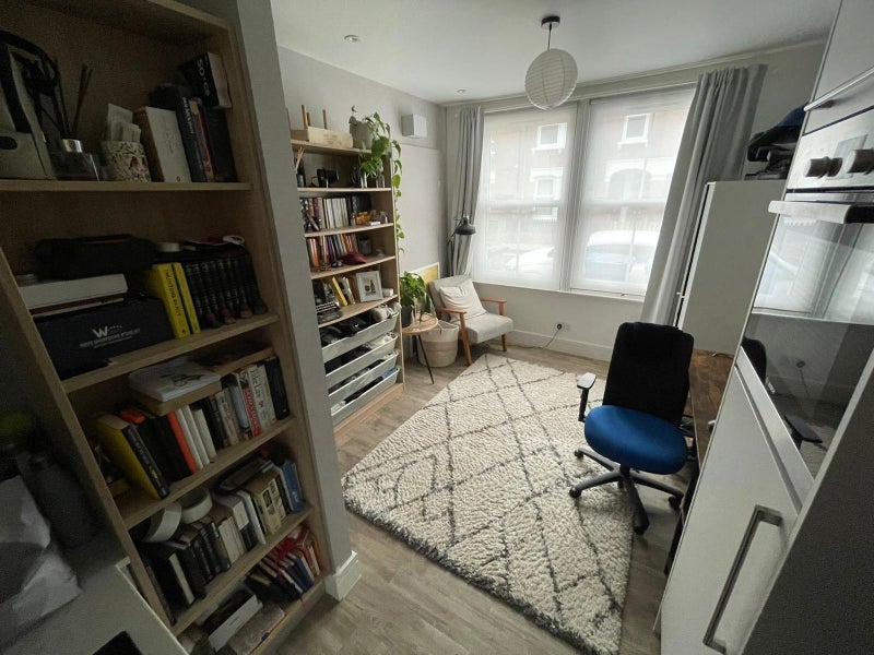 Room Ambergate Street in Greater London