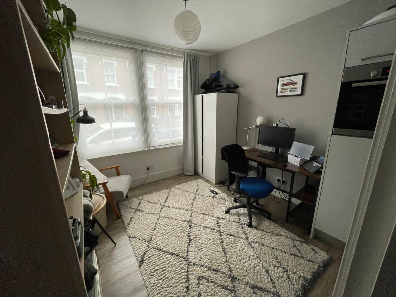 Room Ambergate Street in Greater London