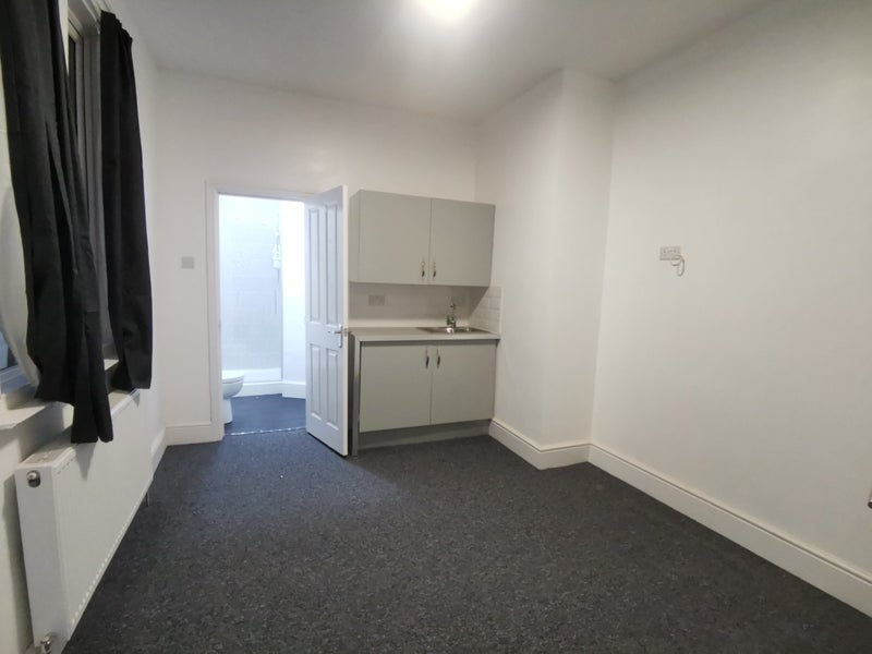 Room Warwick Road in Birmingham