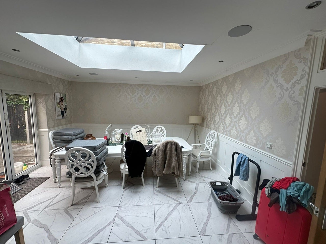 Room Manor Road in Greater London