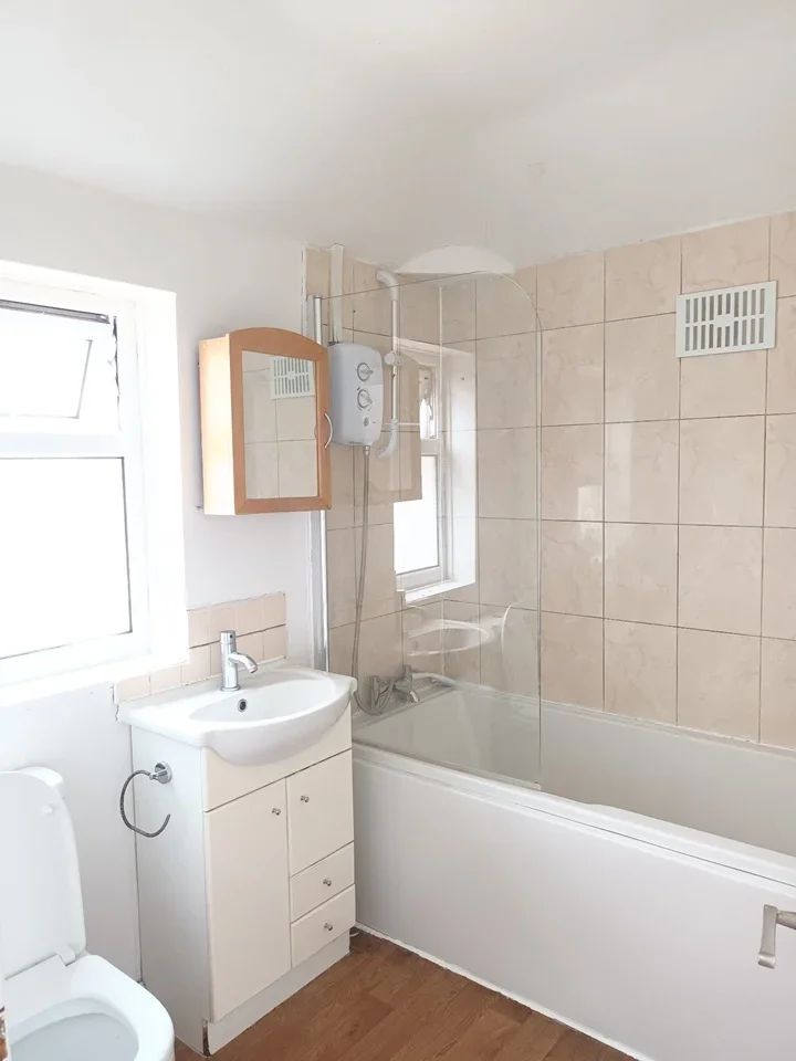 Room George Lane in Greater London
