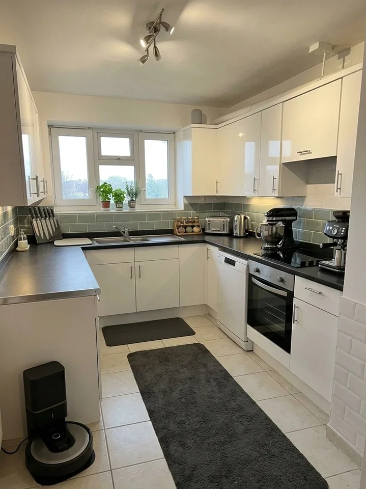 Room Fir Tree Close in Greater London