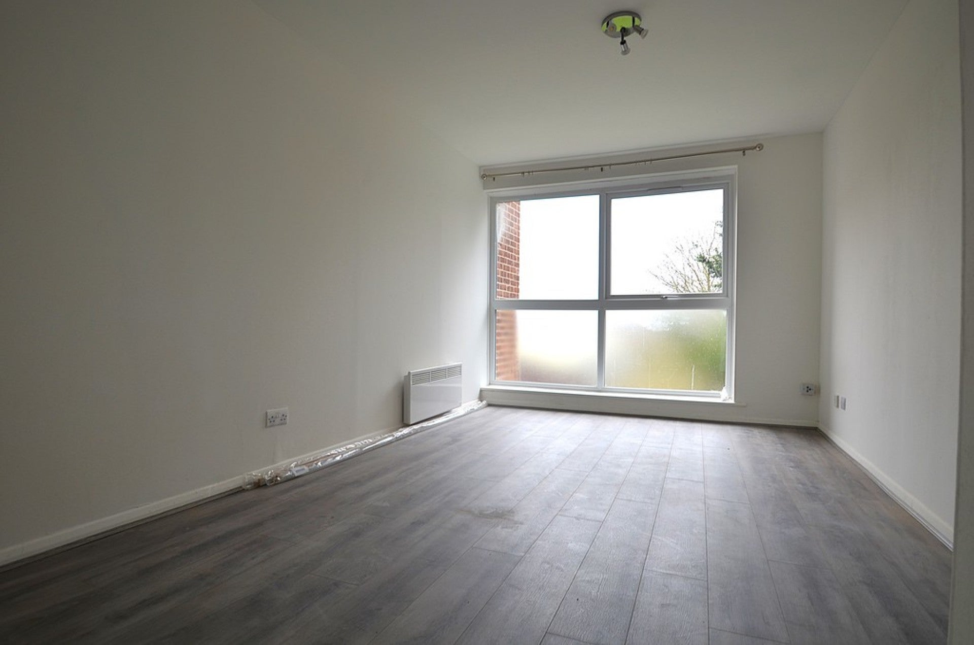 House Cedar Way in Borough of Spelthorne