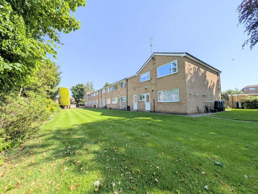 Flat Rivington Close in Southport