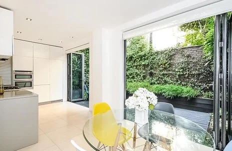 House Gloucester Mews West in London
