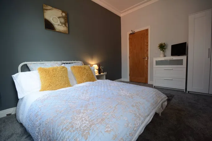 Room Queens Road in Nottingham