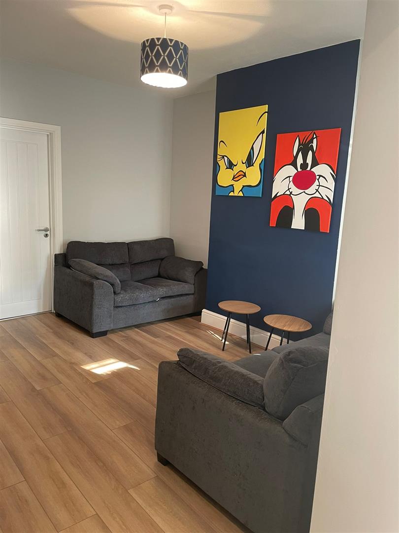 Room Swan Road in Gloucester