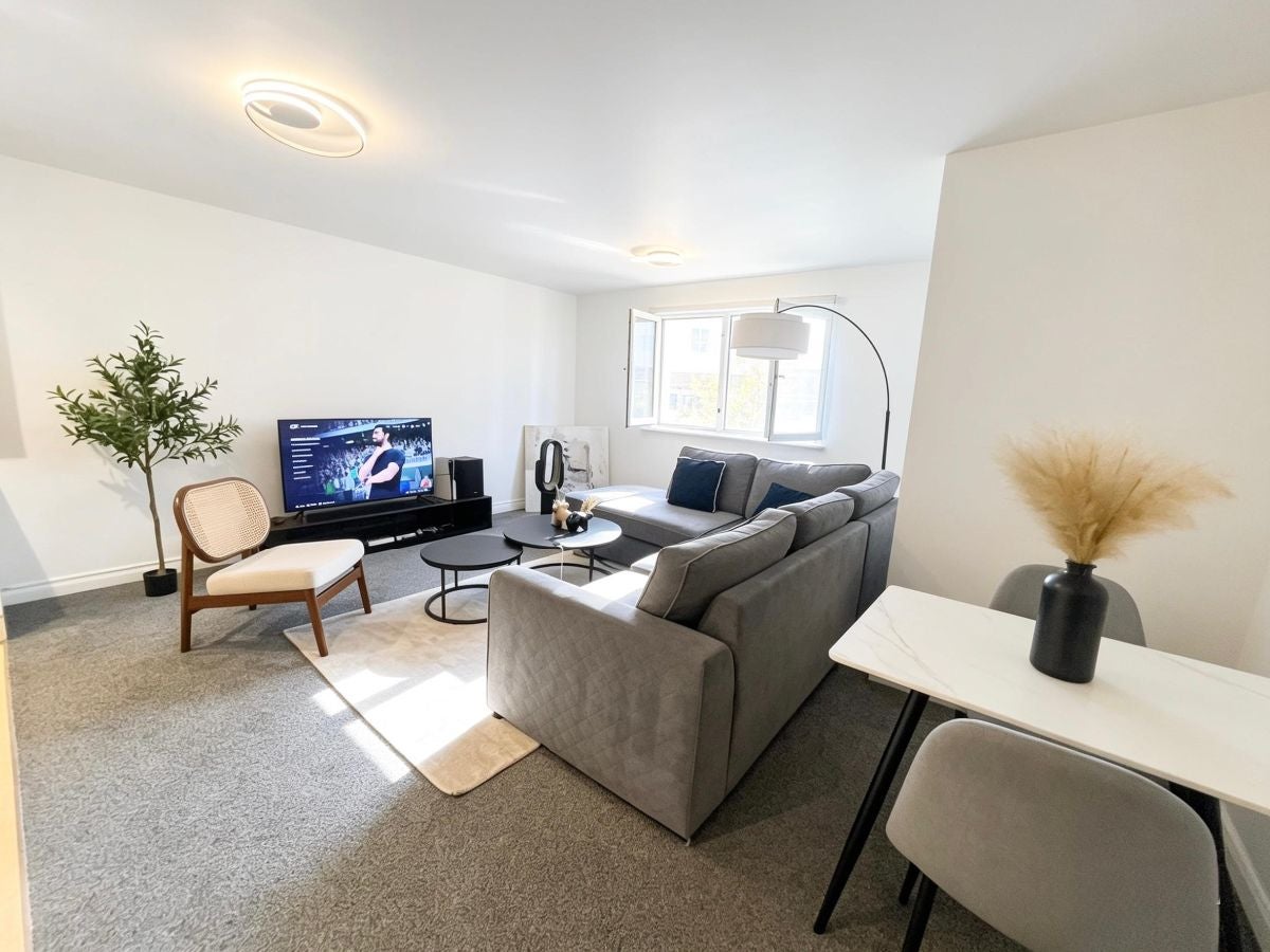 Flat Russell Wlison Court in Greater London