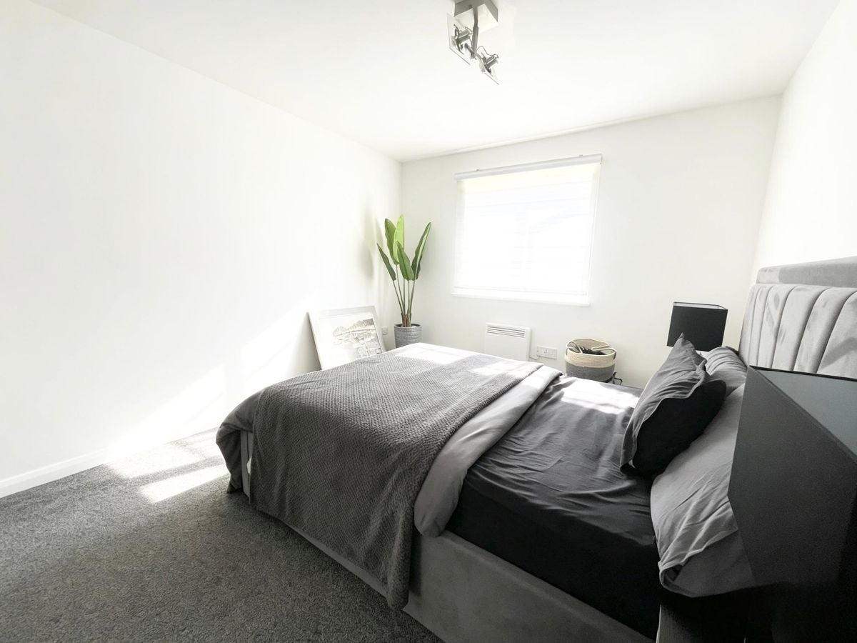 Flat Russell Wlison Court in Greater London