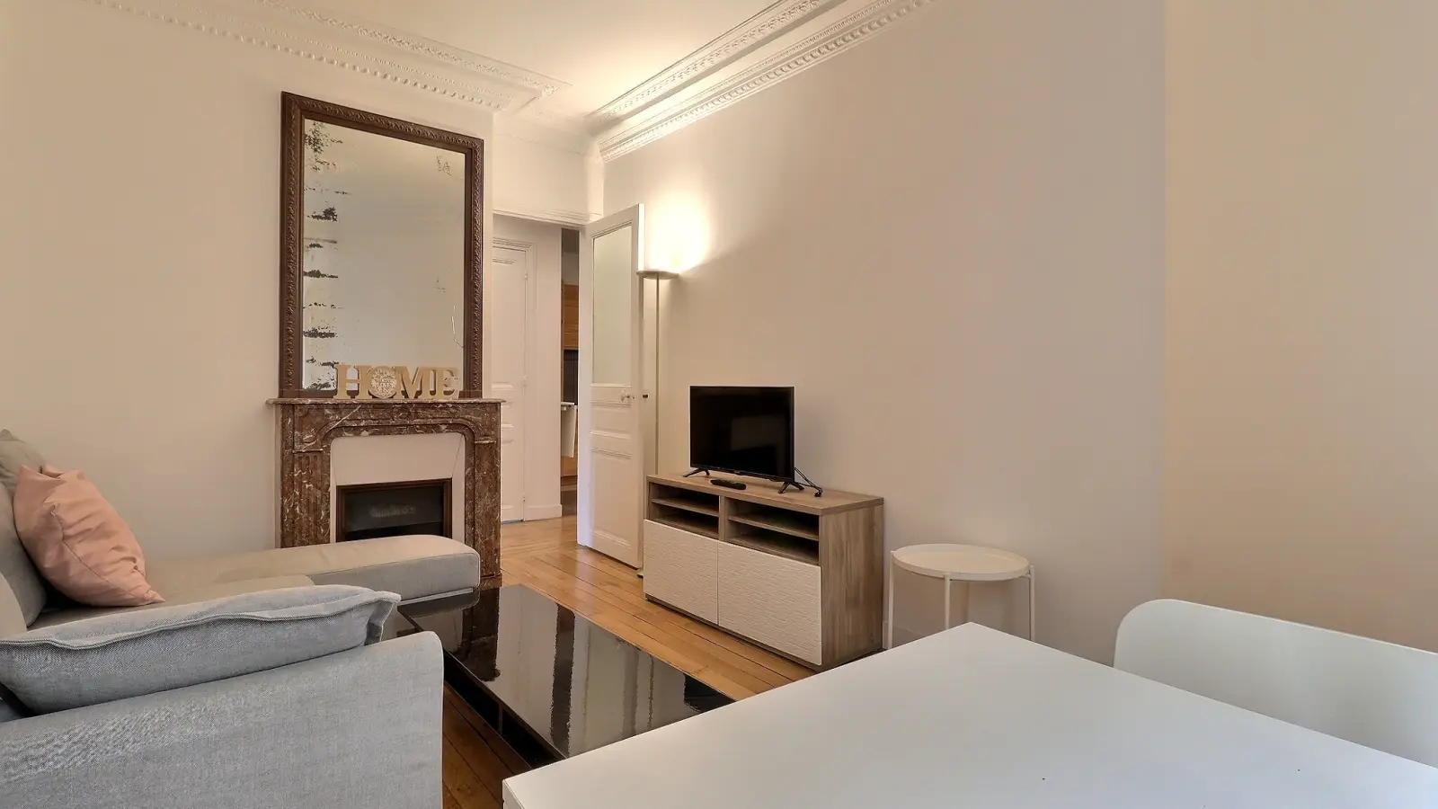 Flat Rue Étienne Jodelle in Paris