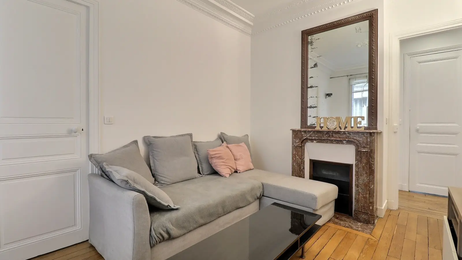 Flat Rue Étienne Jodelle in Paris