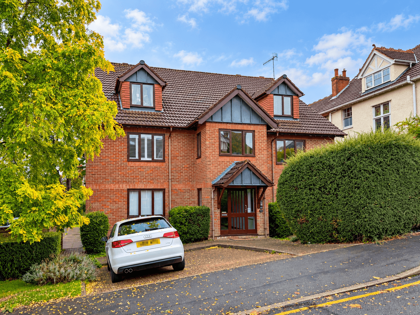 Flat Park View Road in Dacorum