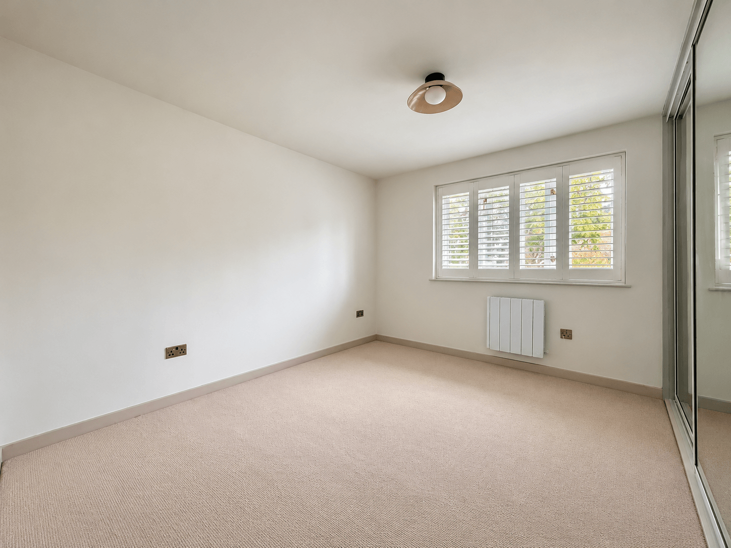 Flat Park View Road in Dacorum
