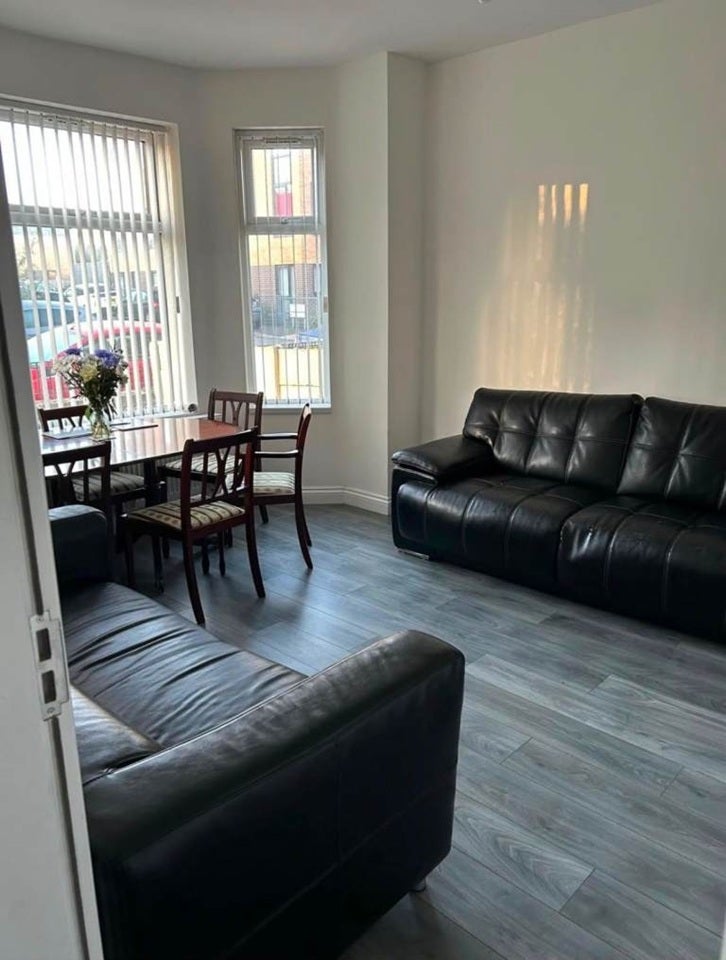 Room East Road in Manchester