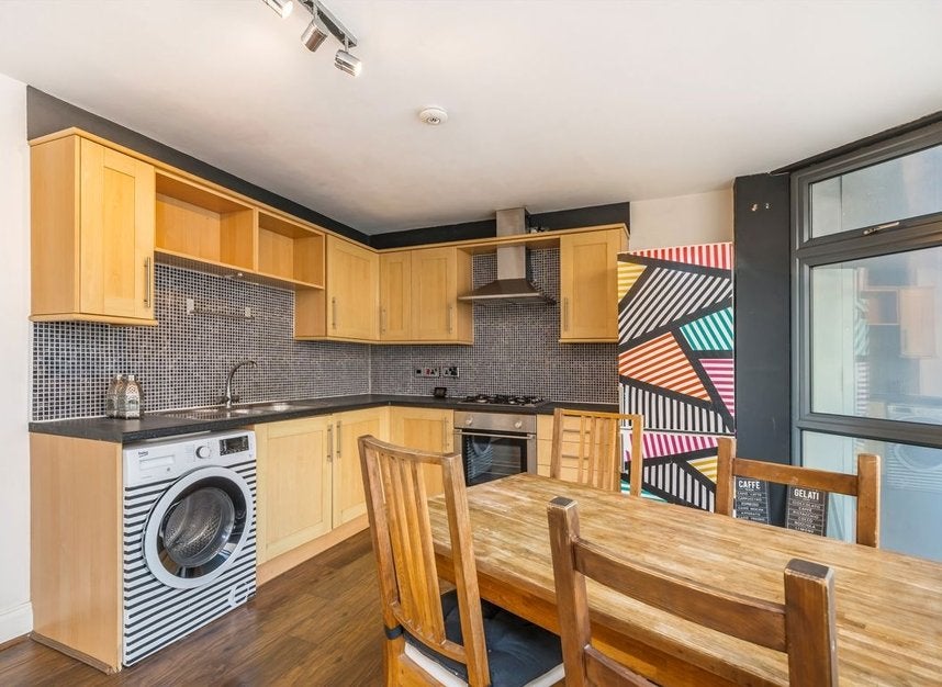 Flat Gunthorpe Street in Greater London
