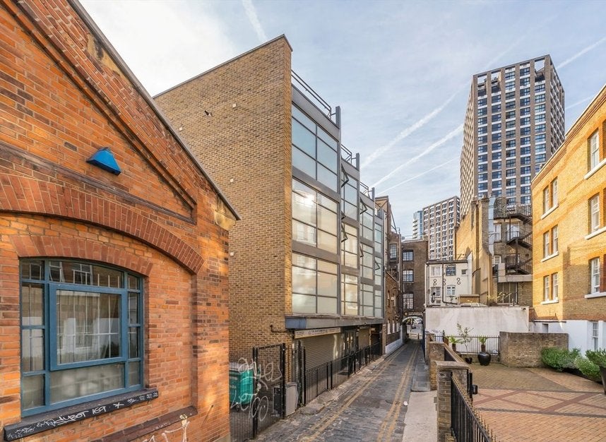 Flat Gunthorpe Street in Greater London