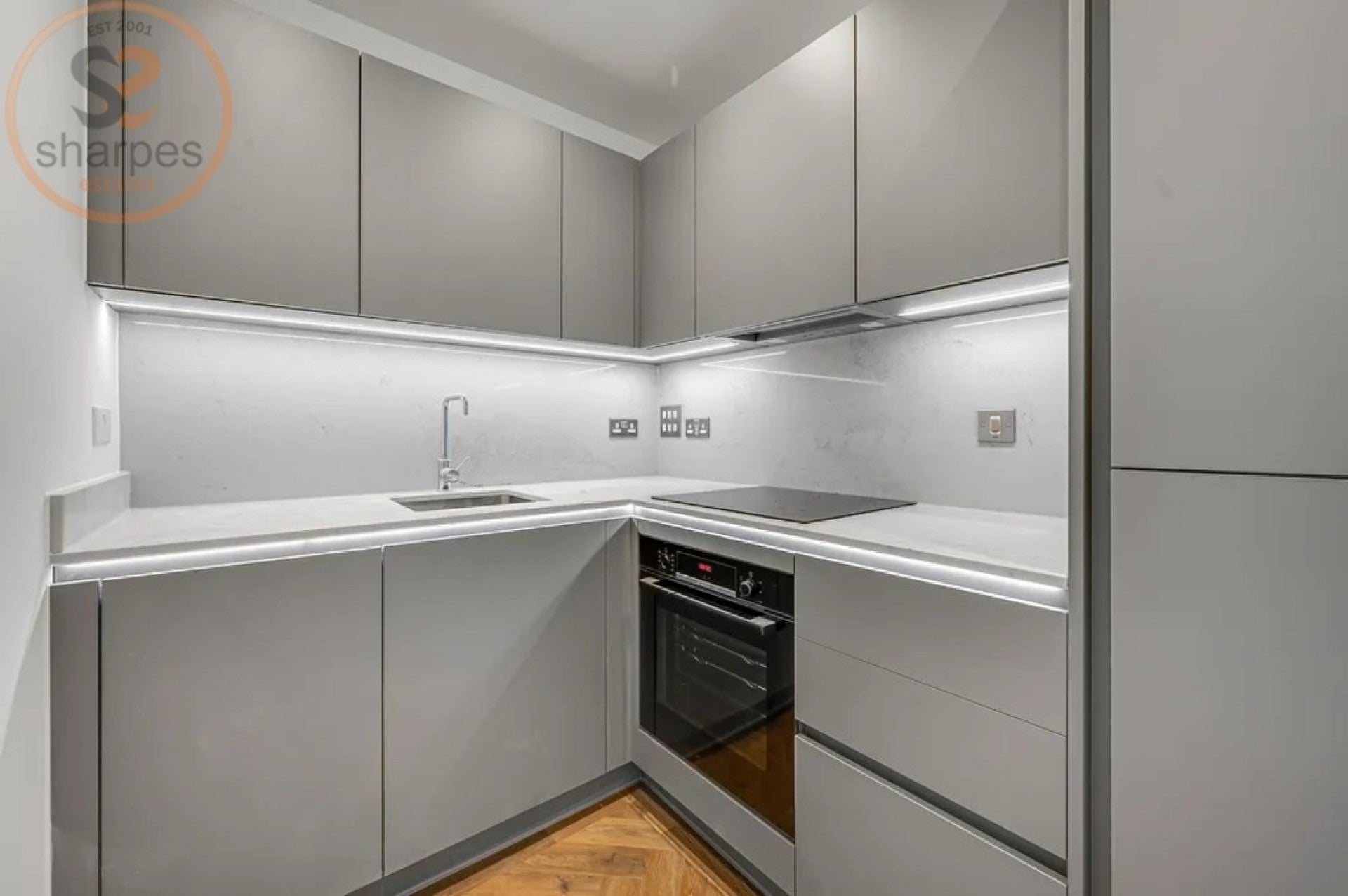 Flat Beverley Way in Greater London