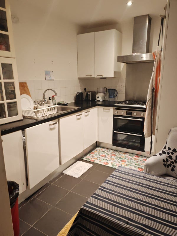 Room Station Road in Greater London