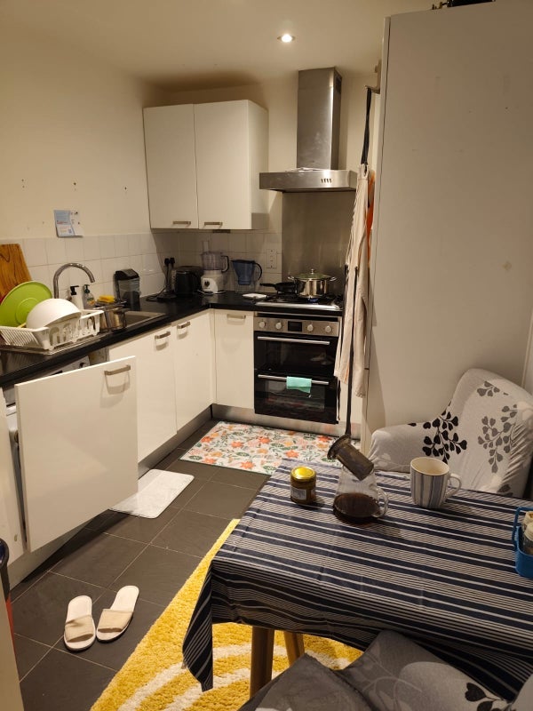 Room Station Road in Greater London