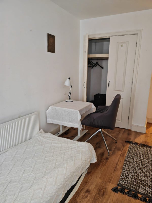 Room Station Road in Greater London