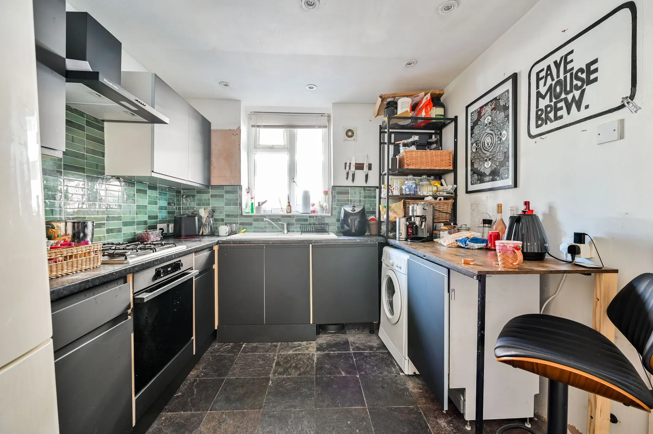 Flat Maismore Street in Greater London