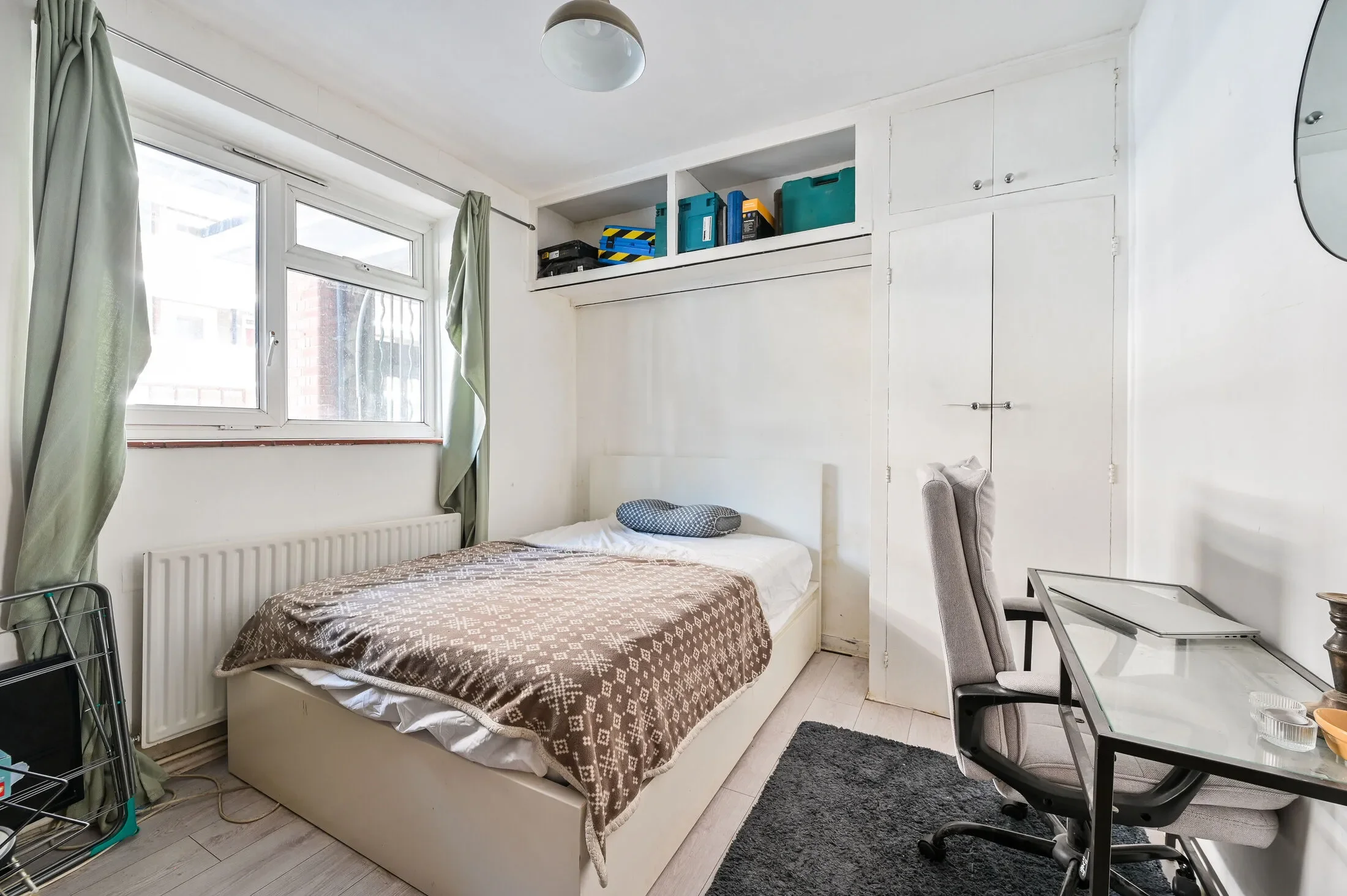 Flat Maismore Street in Greater London