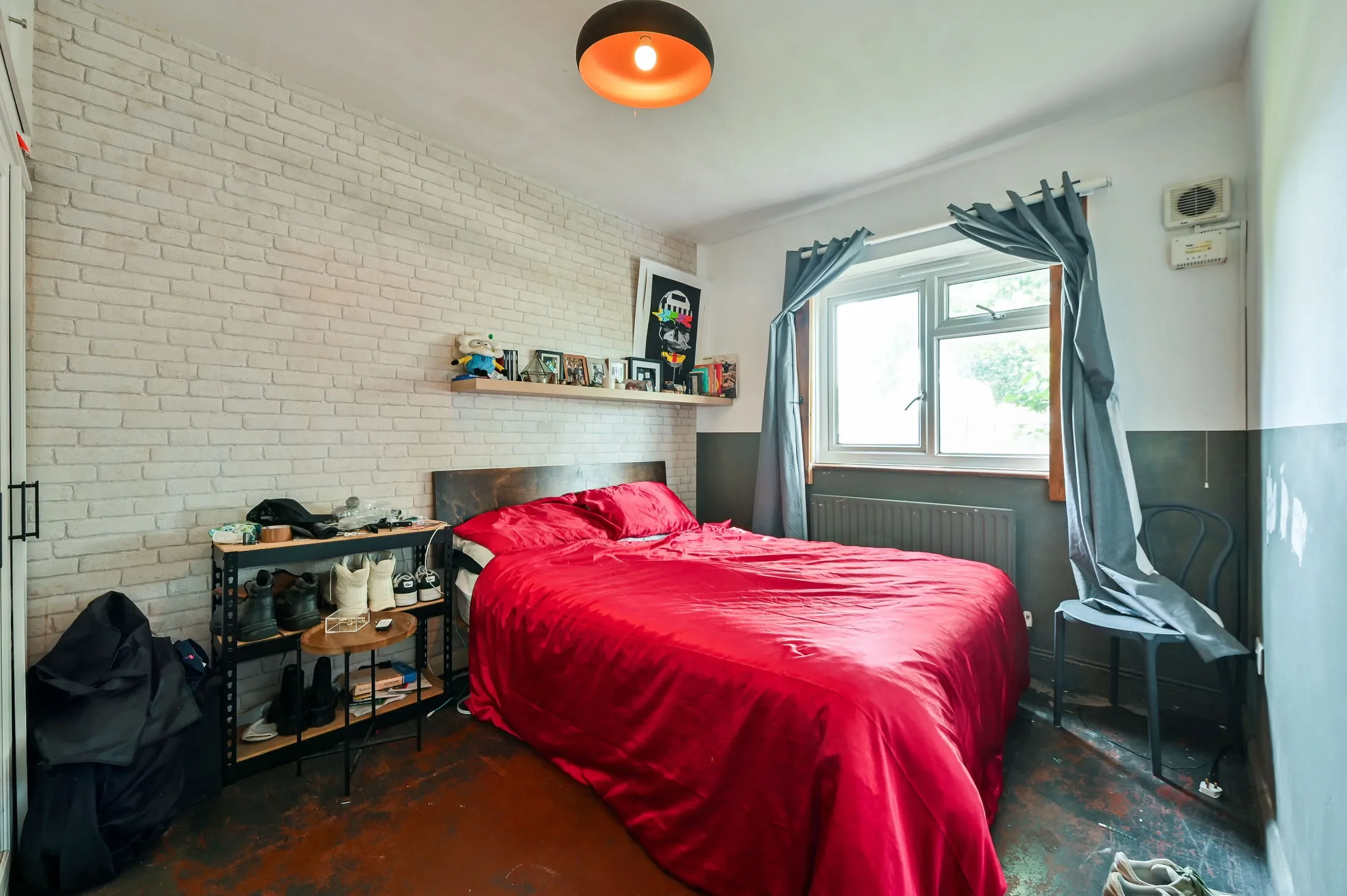 Flat Maismore Street in Greater London
