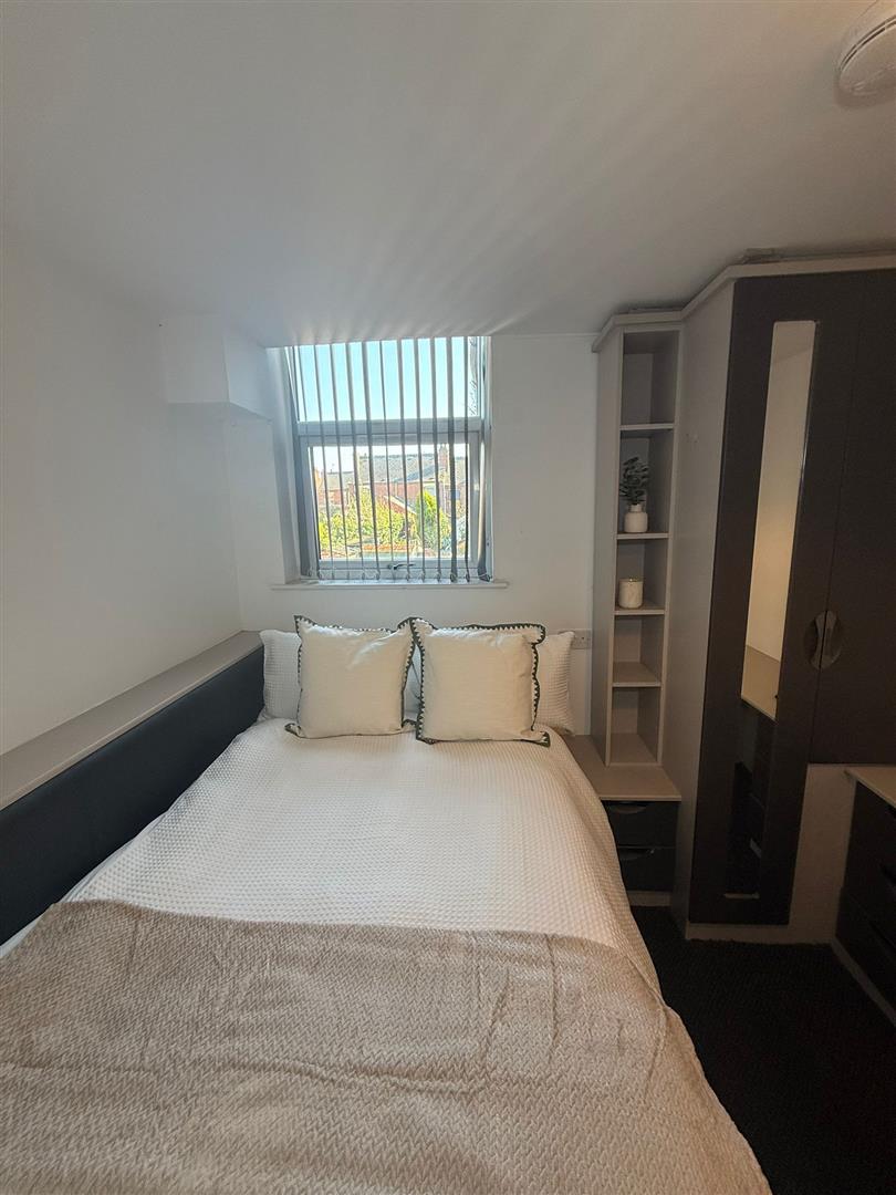 Room Irving Road in Coventry