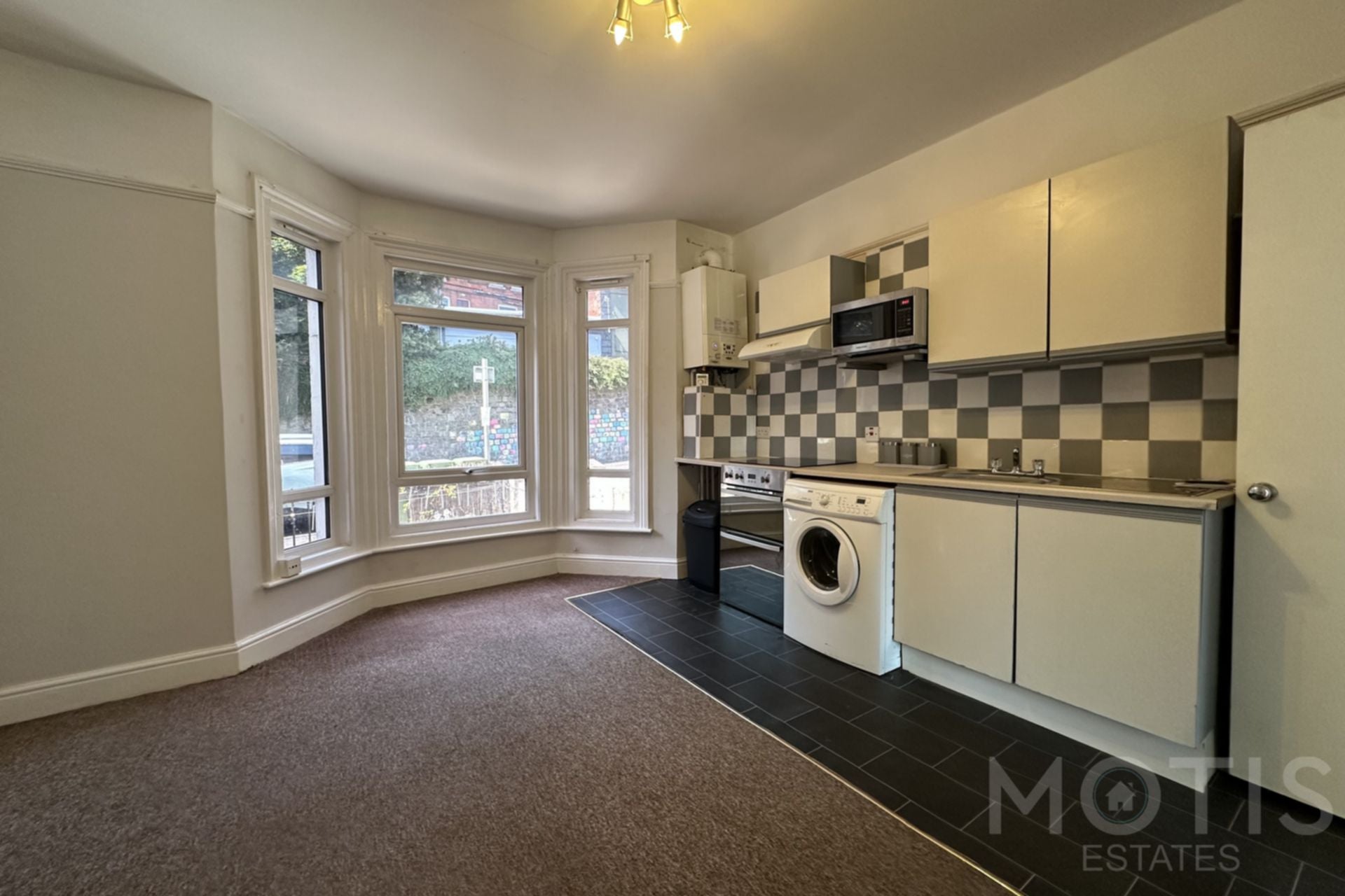 Flat Foord Road South in Folkestone and Hythe District