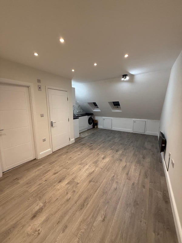 Room Meads Lane in Greater London