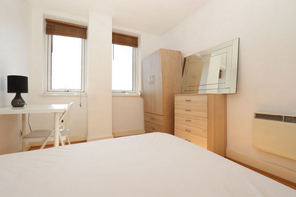 Room Globe Road in Greater London