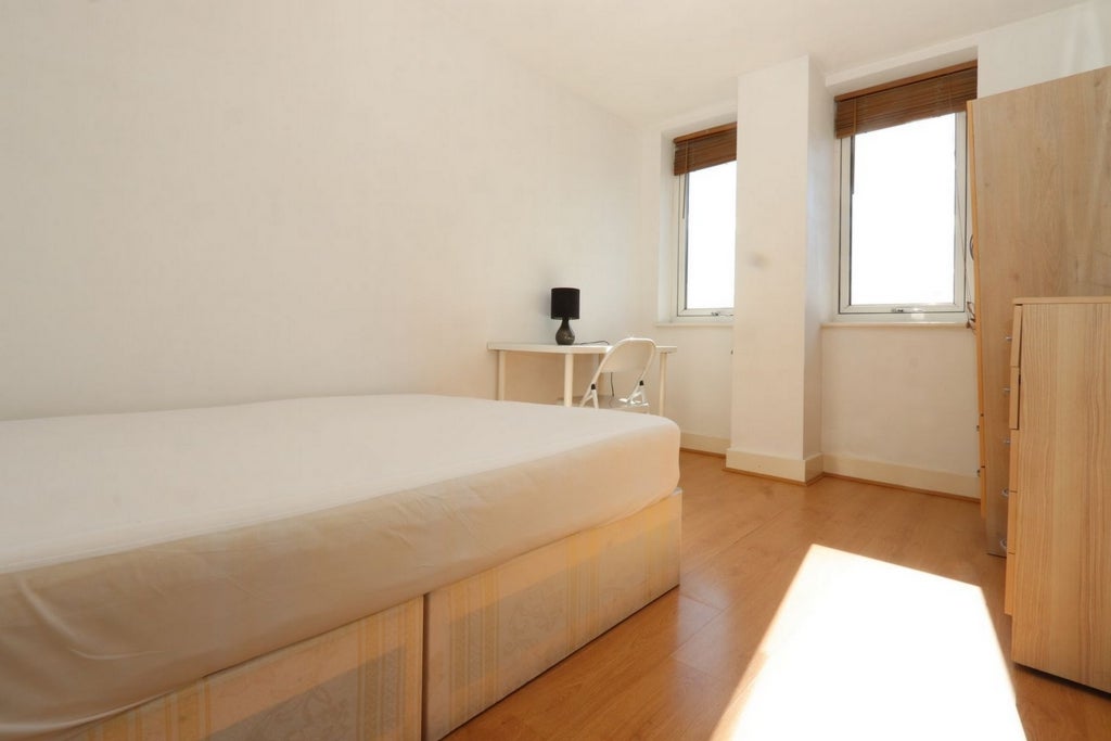 Room Globe Road in Greater London