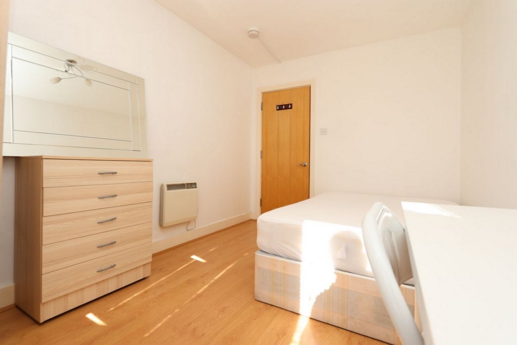 Room Globe Road in Greater London