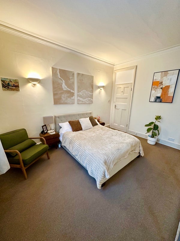 Flat Vauxhall Bridge Road in City of Westminster