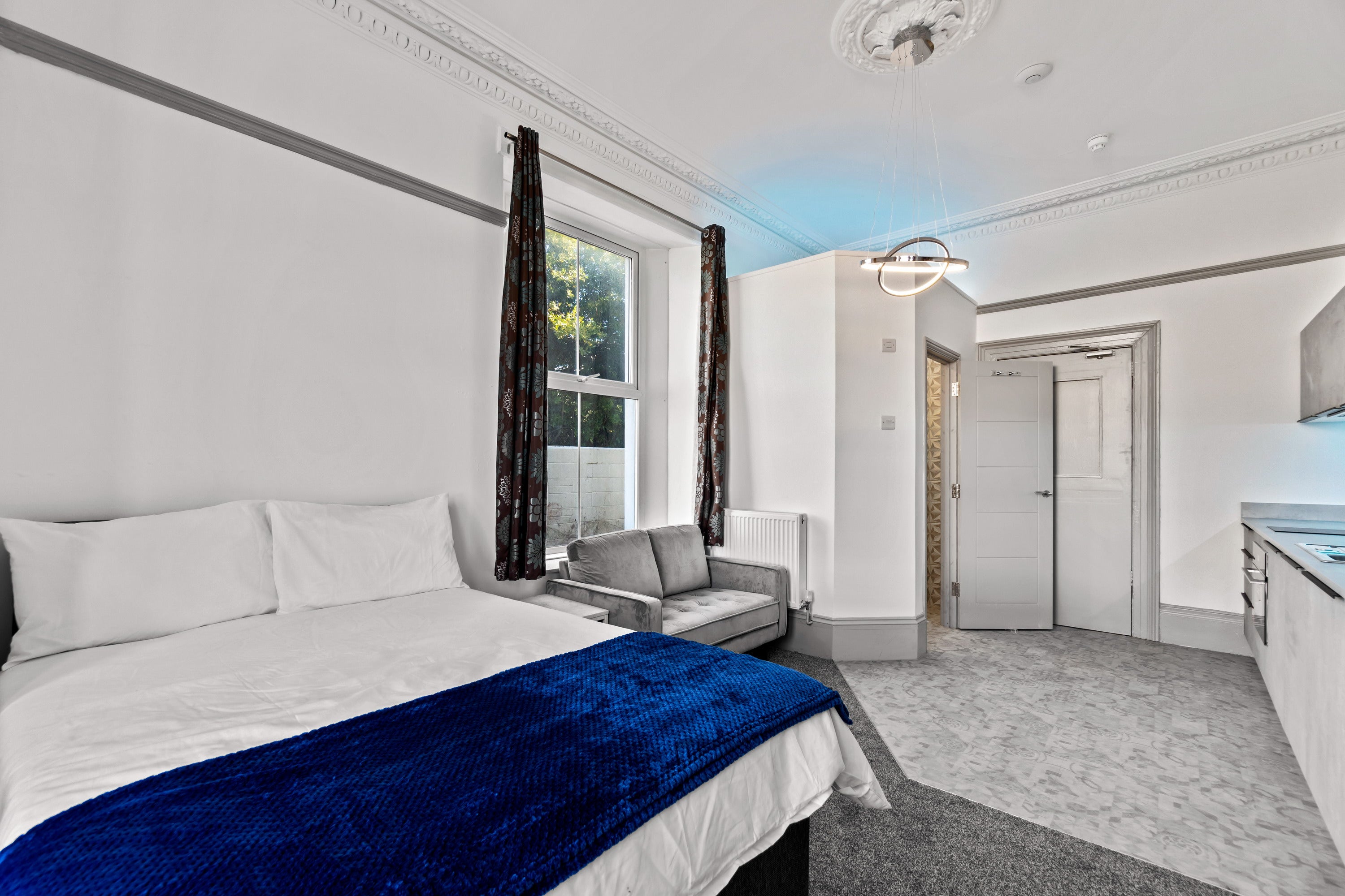 Room Amity Place in Plymouth