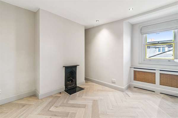 Flat St. John's Road in Greater London