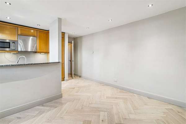 Flat St. John's Road in Greater London